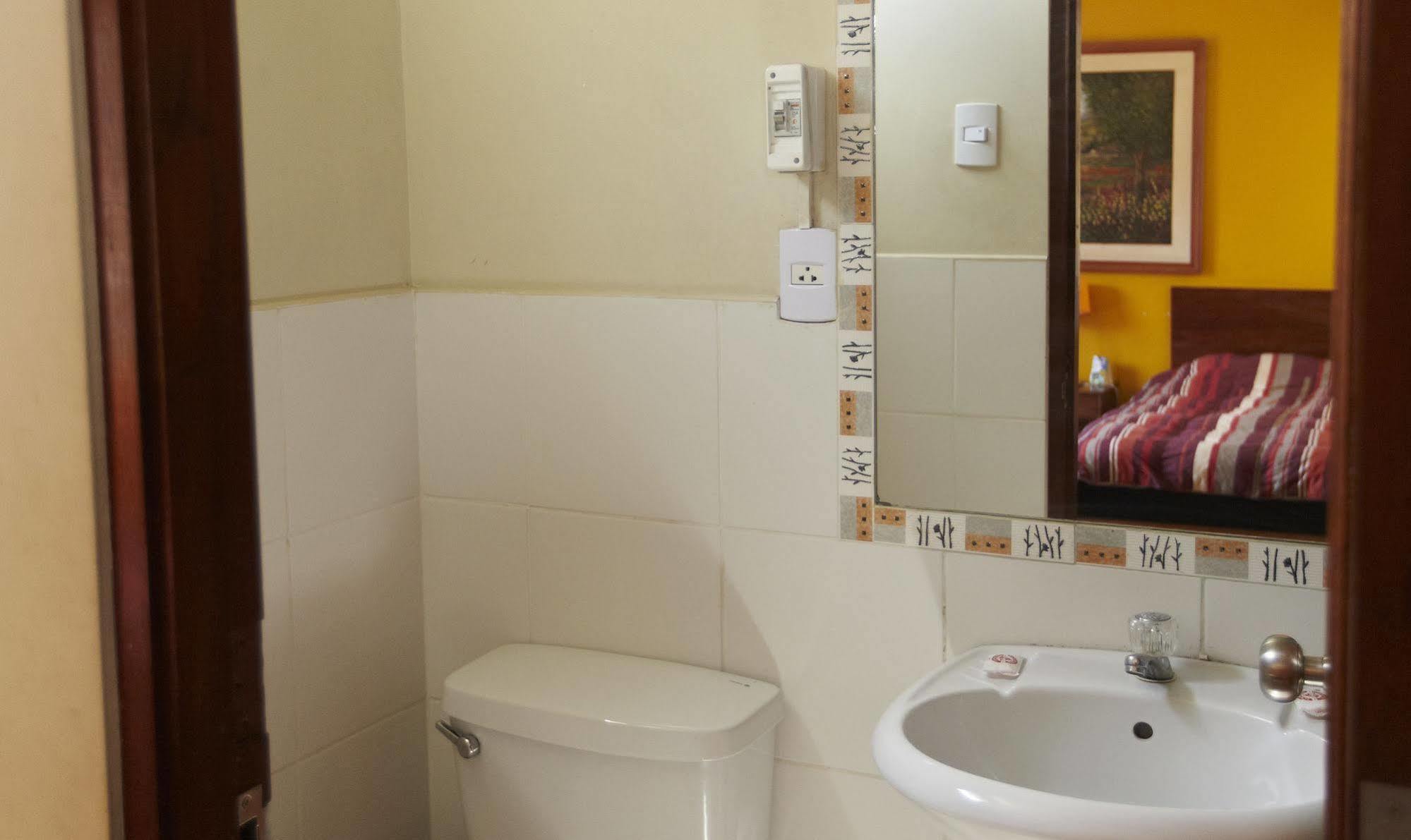 Flying Dog Hostel Лима Екстериор снимка