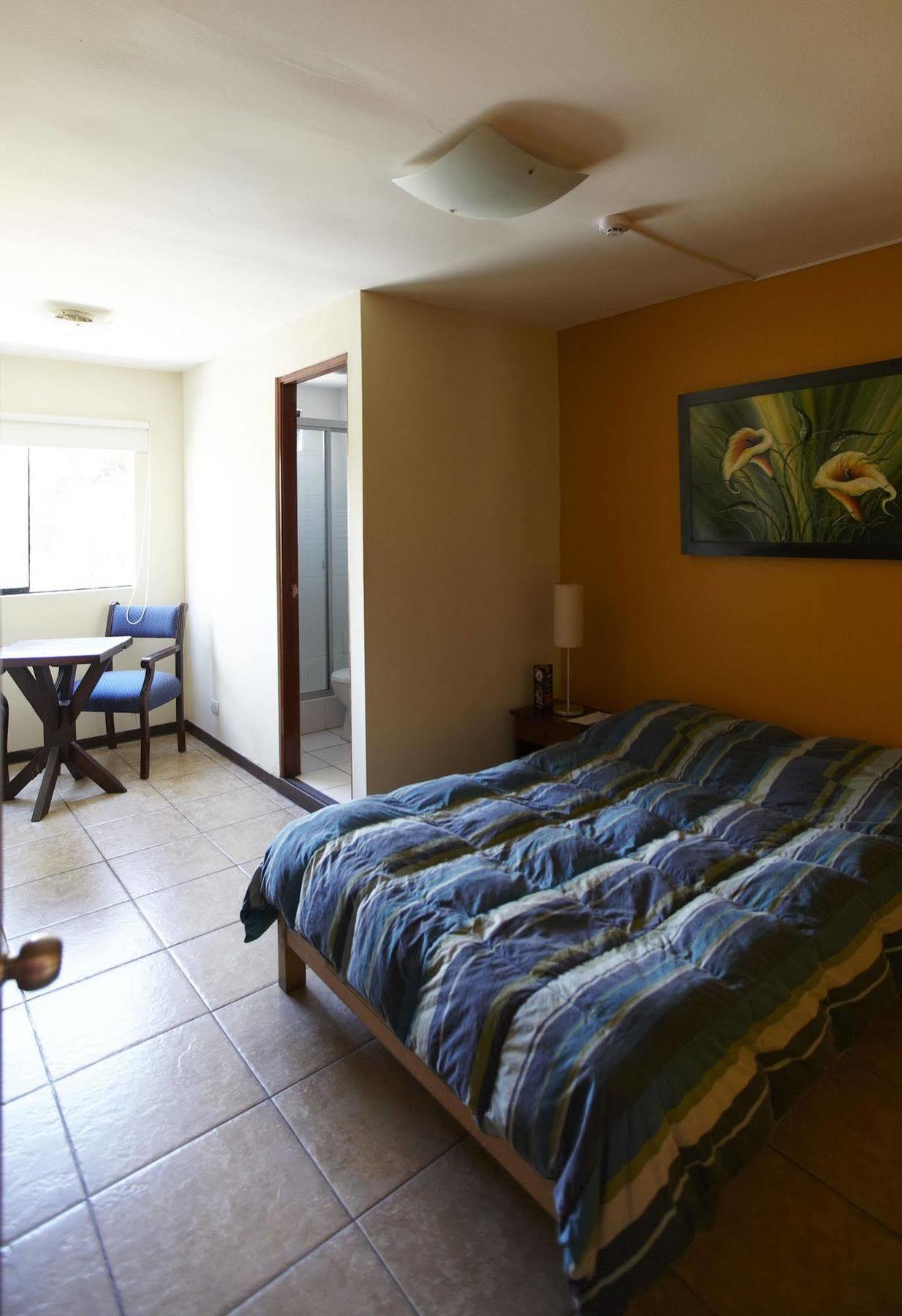 Flying Dog Hostel Лима Екстериор снимка
