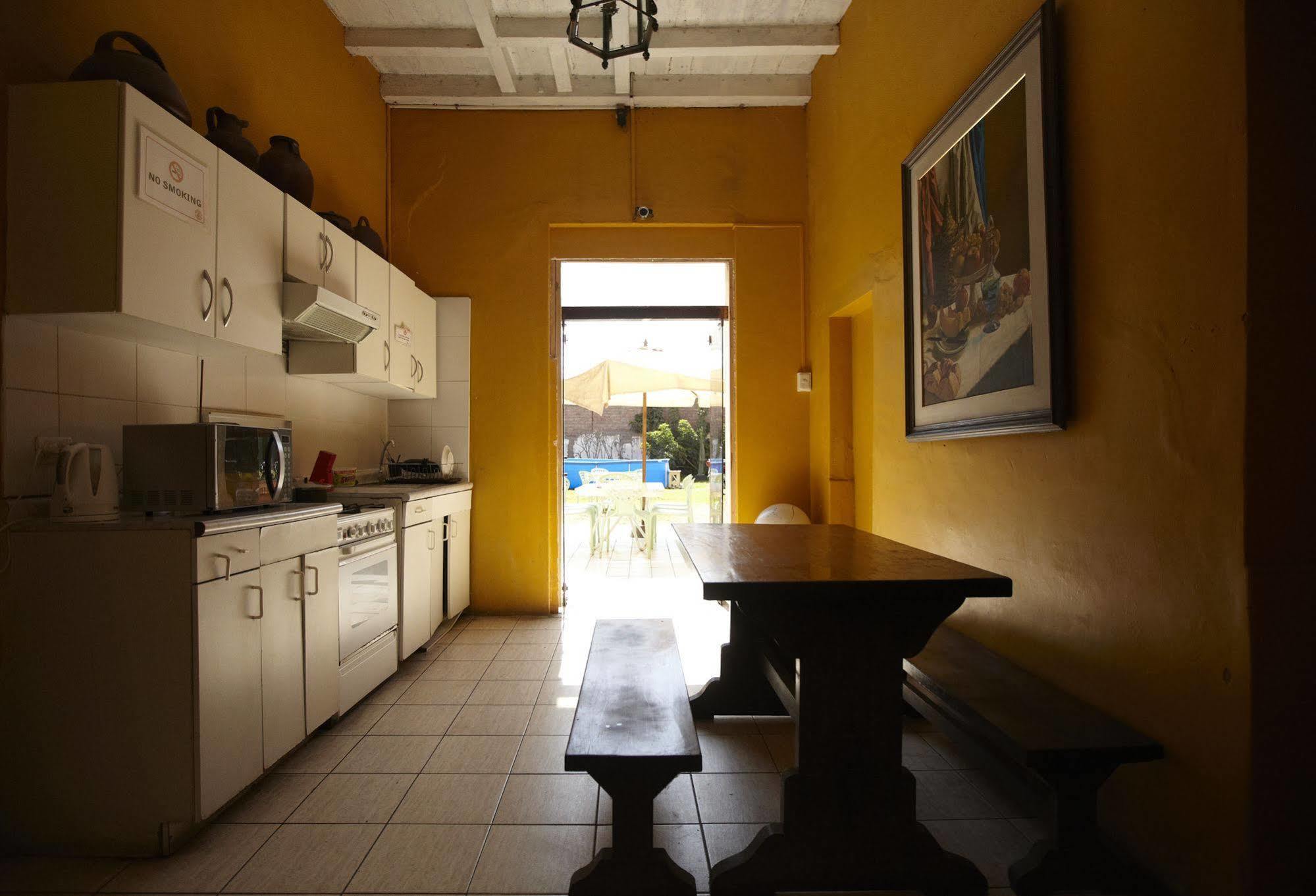 Flying Dog Hostel Лима Екстериор снимка