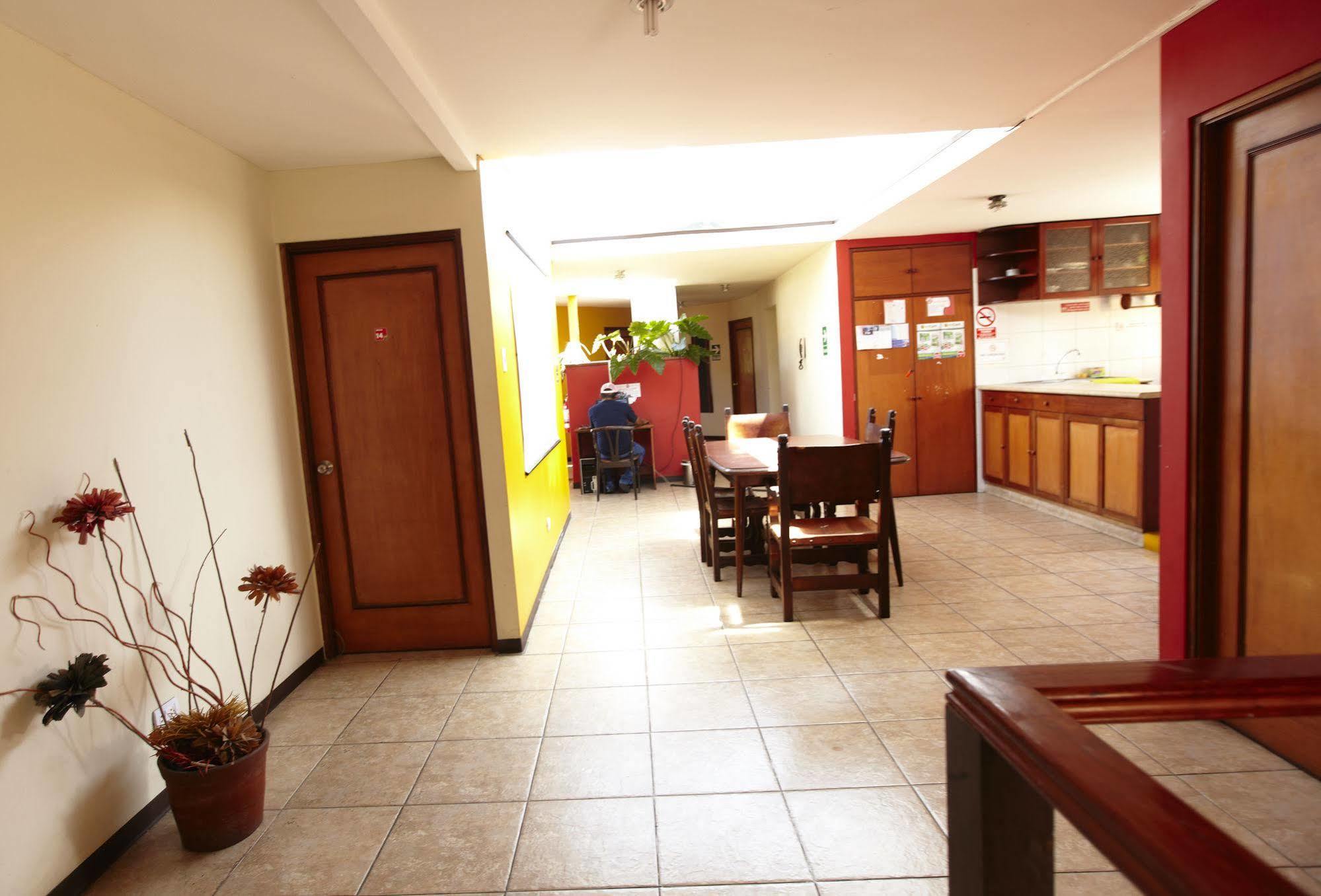 Flying Dog Hostel Лима Екстериор снимка