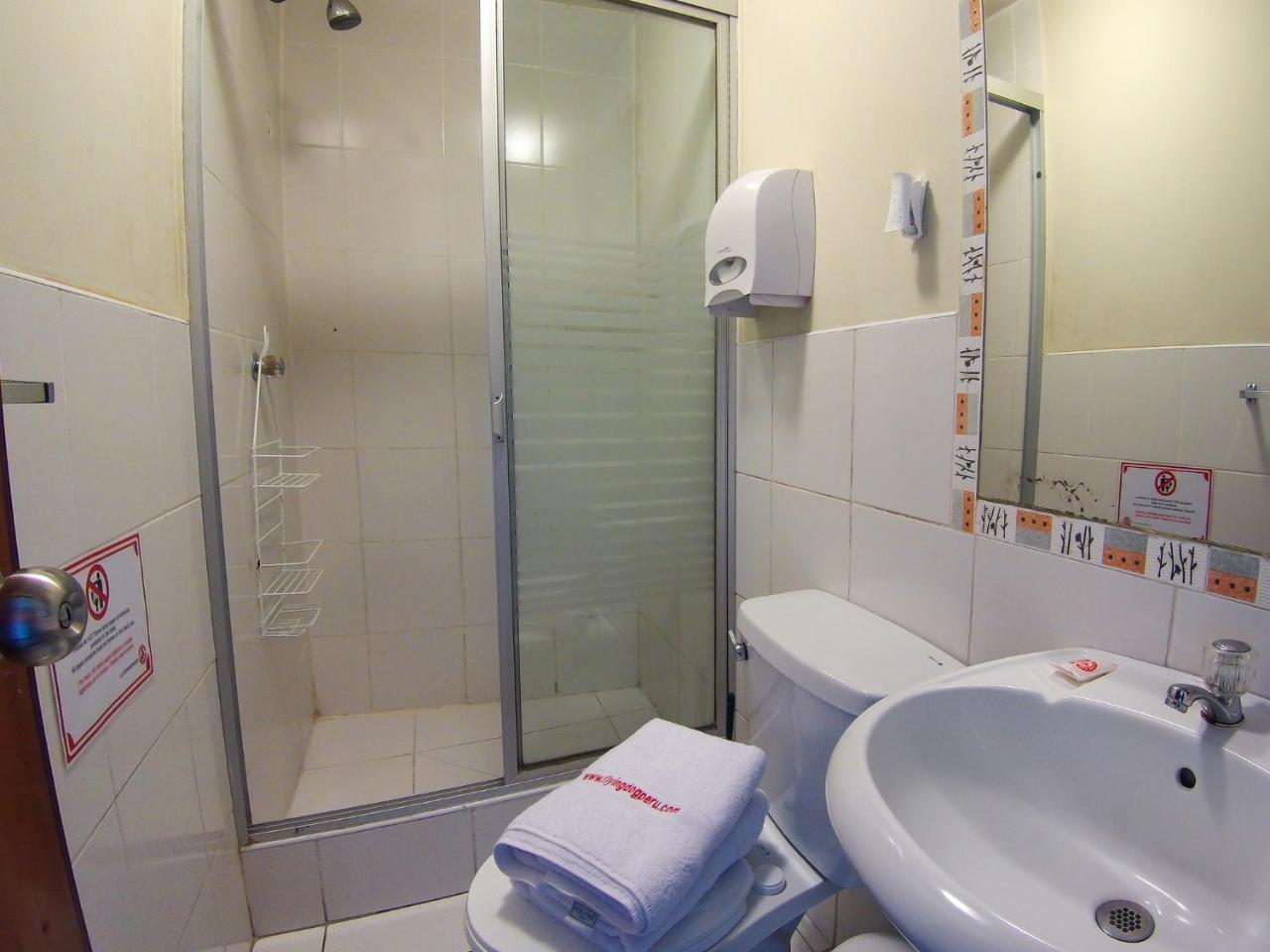 Flying Dog Hostel Лима Екстериор снимка